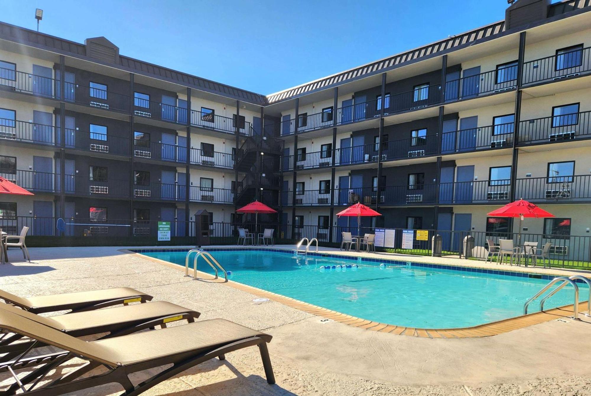 Days Inn By Wyndham Kenner/New Orleans Airport South Exterior photo